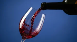 zahnverf rbungen durch rotwein vorbeugung zahnreinigung cover